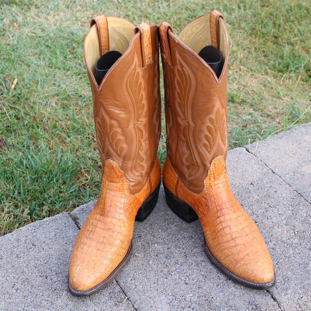 Vintage Tony Lama men's cowboy boots, hornback lizard, tan in color. Size 10 B.